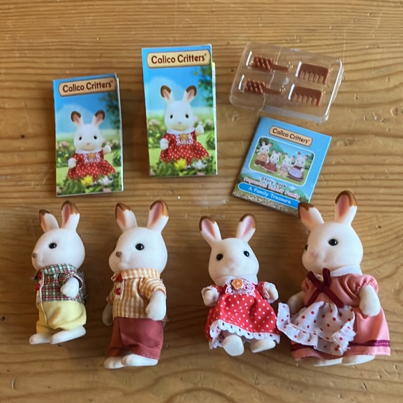 Calico Critters Red Roof Country Home & Snow Rabbit Family - Picture 11 of 13